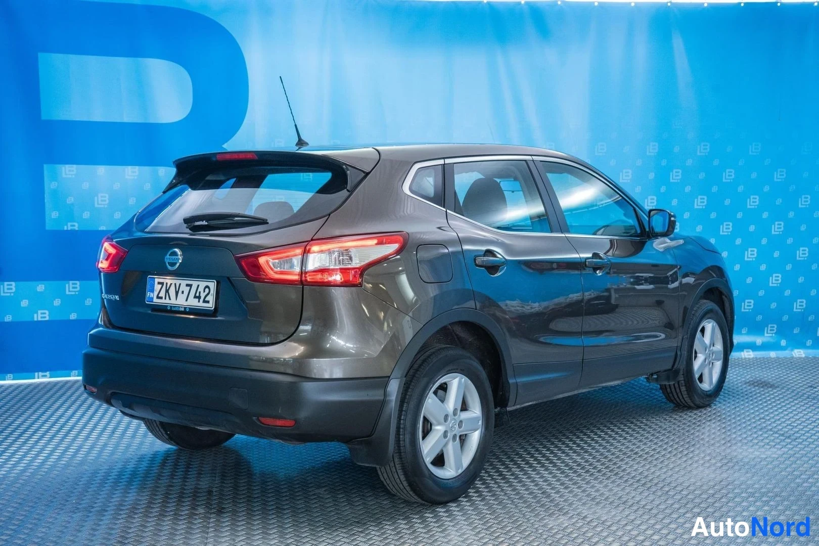 Beige Nissan Qashqai 2016, rear three-quarter, photo 6