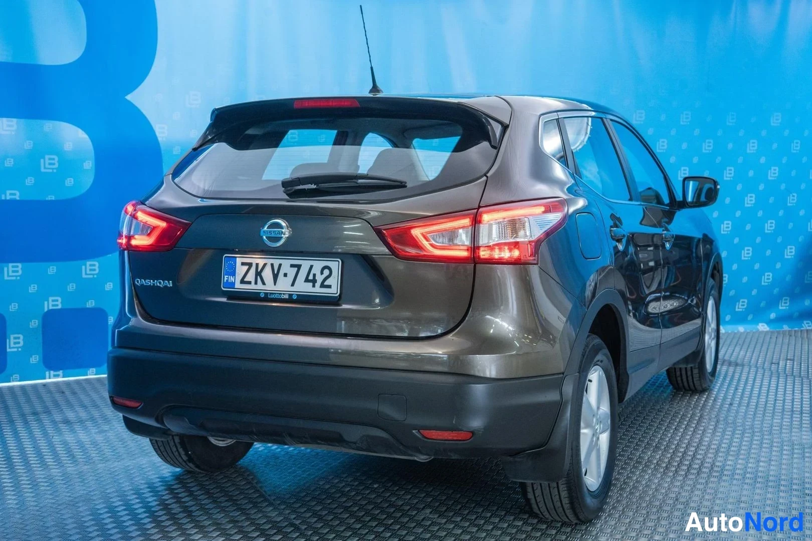 Beige Nissan Qashqai 2016, rear three-quarter, photo 4