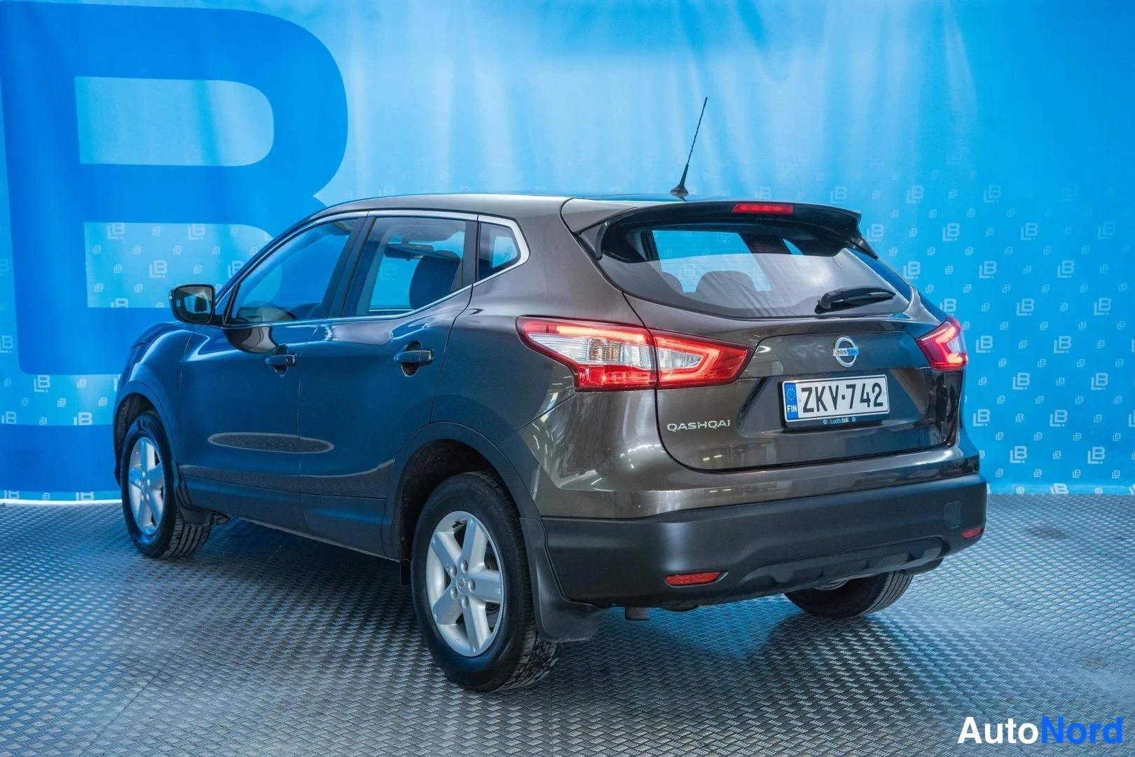 Beige Nissan Qashqai 2016, rear three-quarter, photo 5