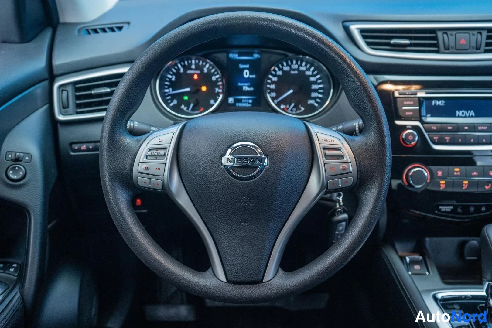 Beige Nissan Qashqai 2016, cockpit, photo 9