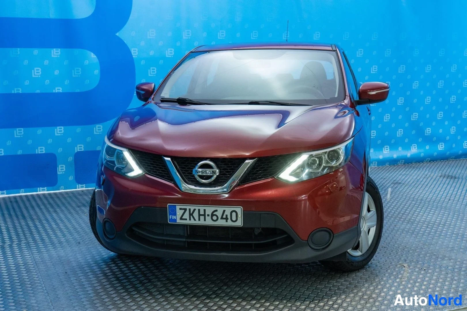 Red Nissan Qashqai 2014, front, photo 3