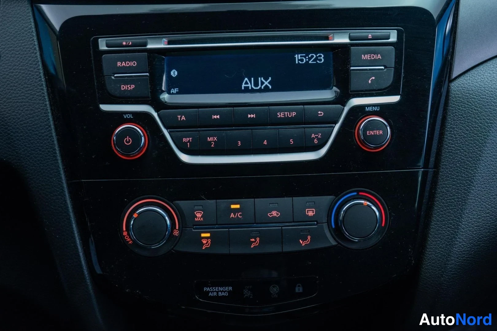 Red Nissan Qashqai 2014, detail, photo 14