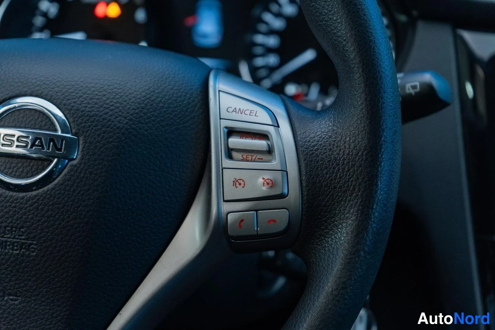 Red Nissan Qashqai 2014, detail, photo 15