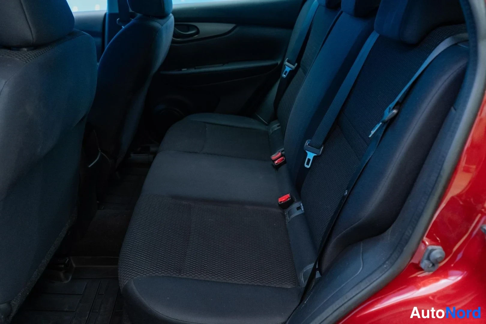 Red Nissan Qashqai 2014, rear seats, photo 12