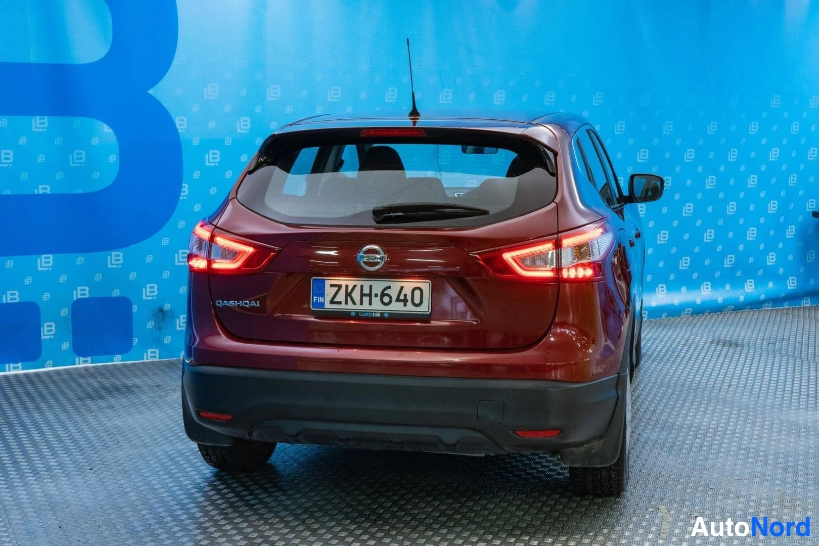 Red Nissan Qashqai 2014, rear, photo 6