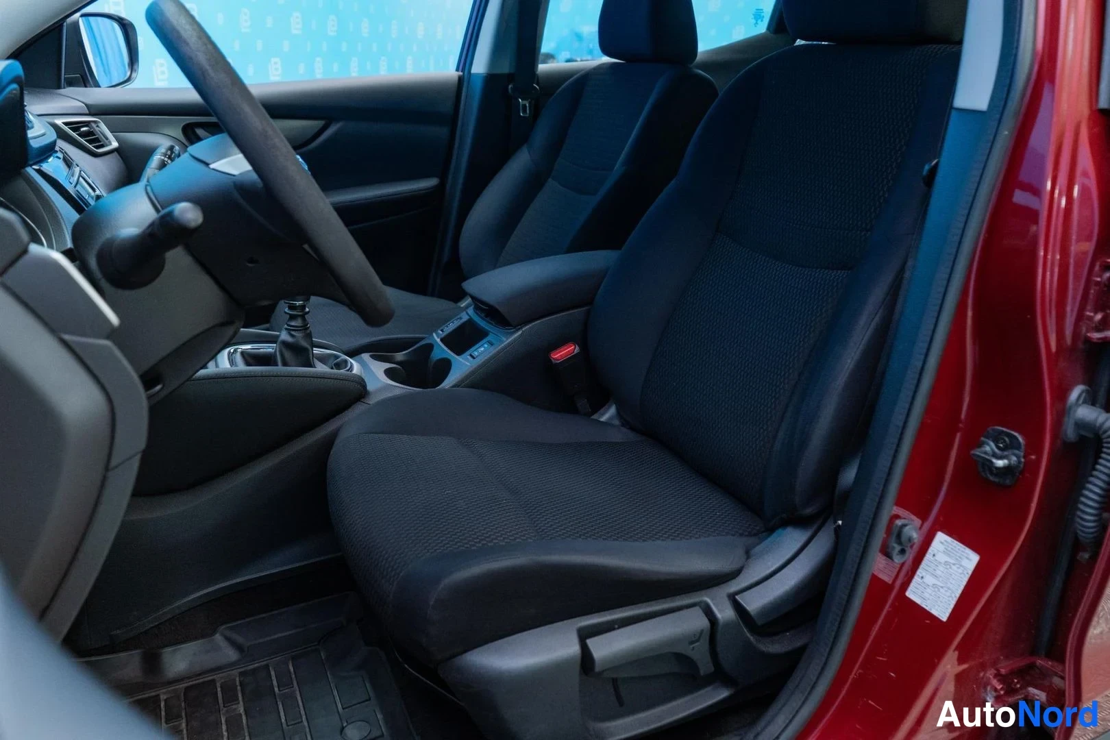 Red Nissan Qashqai 2014, front seats, photo 11