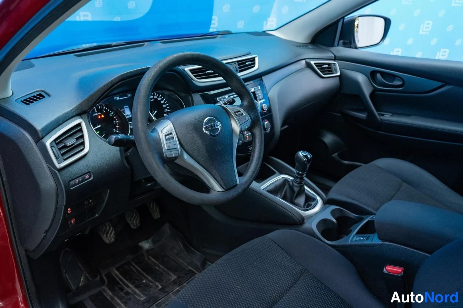 Red Nissan Qashqai 2014, cockpit, photo 7