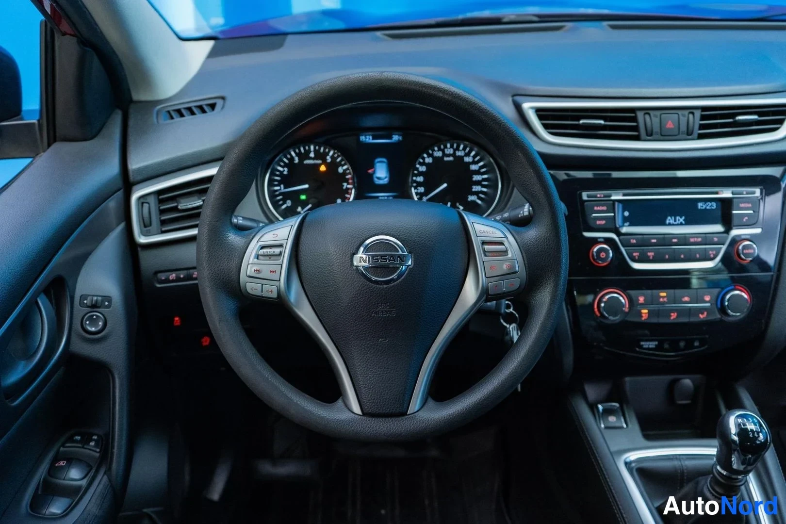 Red Nissan Qashqai 2014, cockpit, photo 9