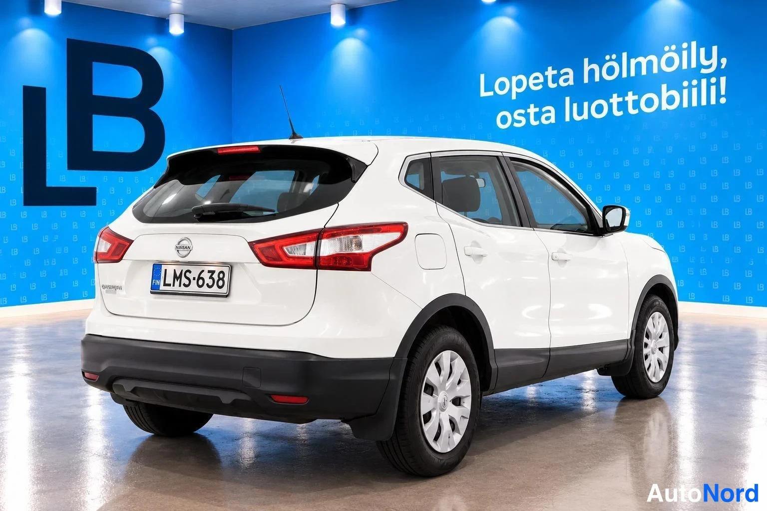 White Nissan Qashqai 2015, rear three-quarter, photo 2