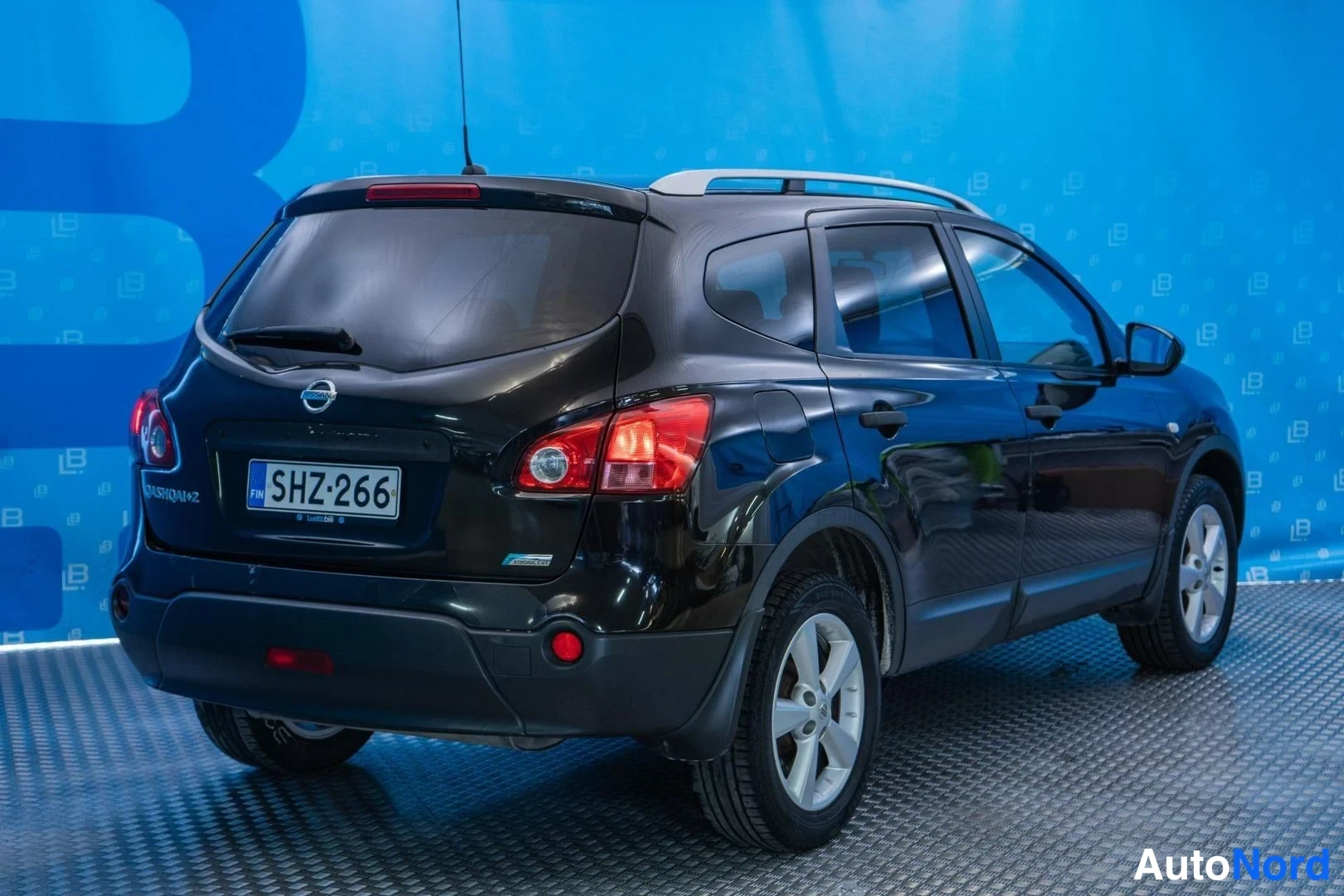 Black Nissan Qashqai+2 2009, rear three-quarter, photo 4
