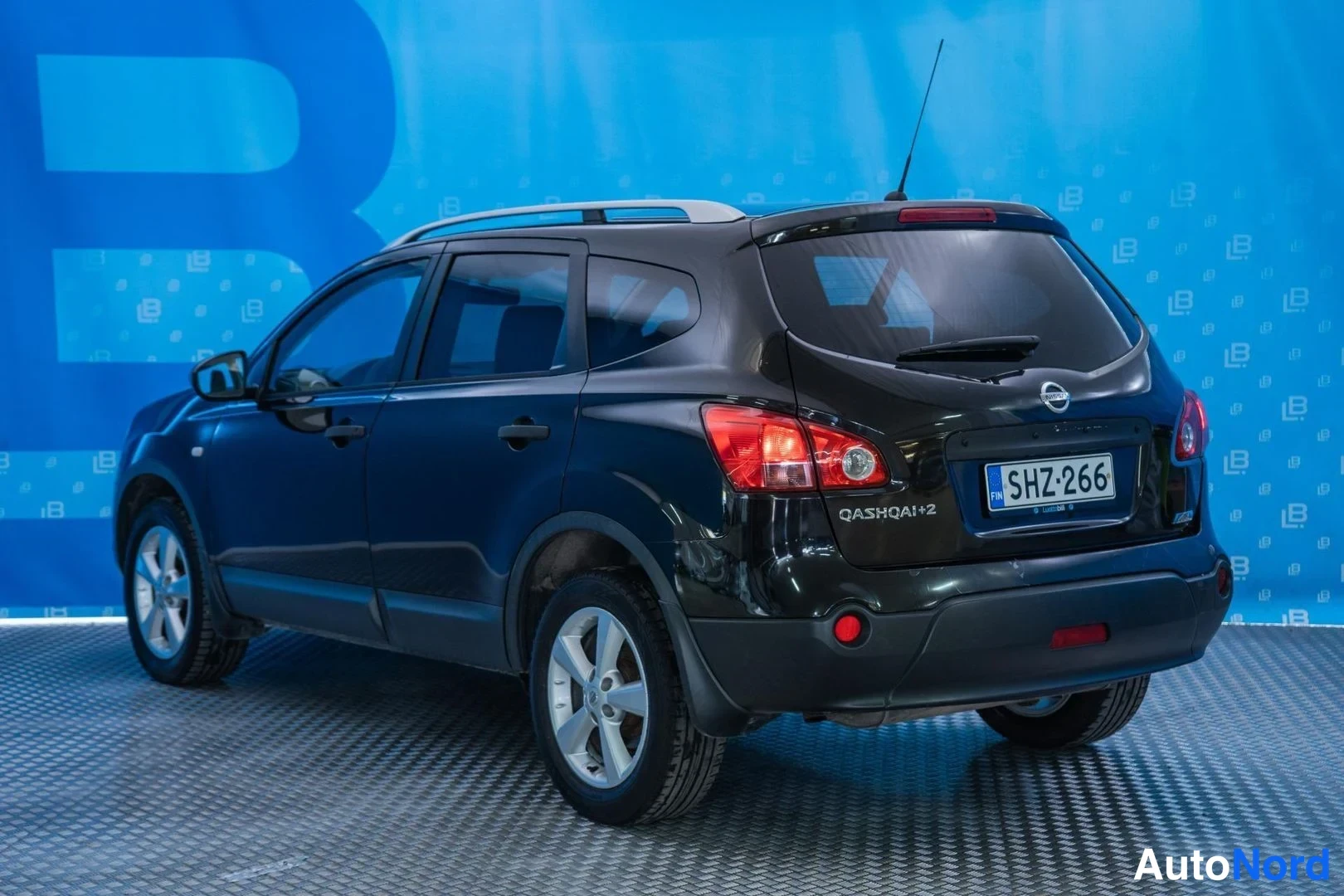 Black Nissan Qashqai+2 2009, rear three-quarter, photo 6