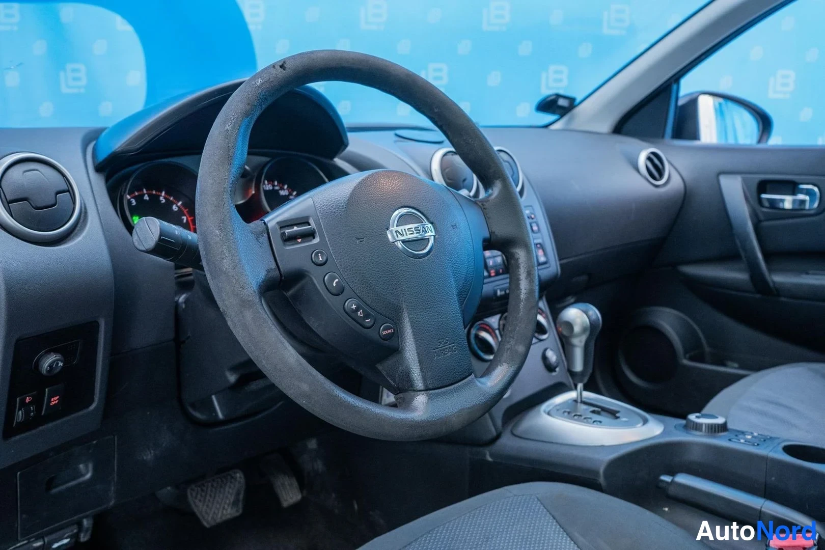 Black Nissan Qashqai+2 2009, cockpit, photo 8