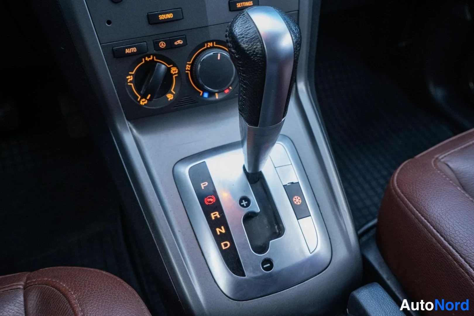 Brown Opel Antara 2007, detail, photo 13