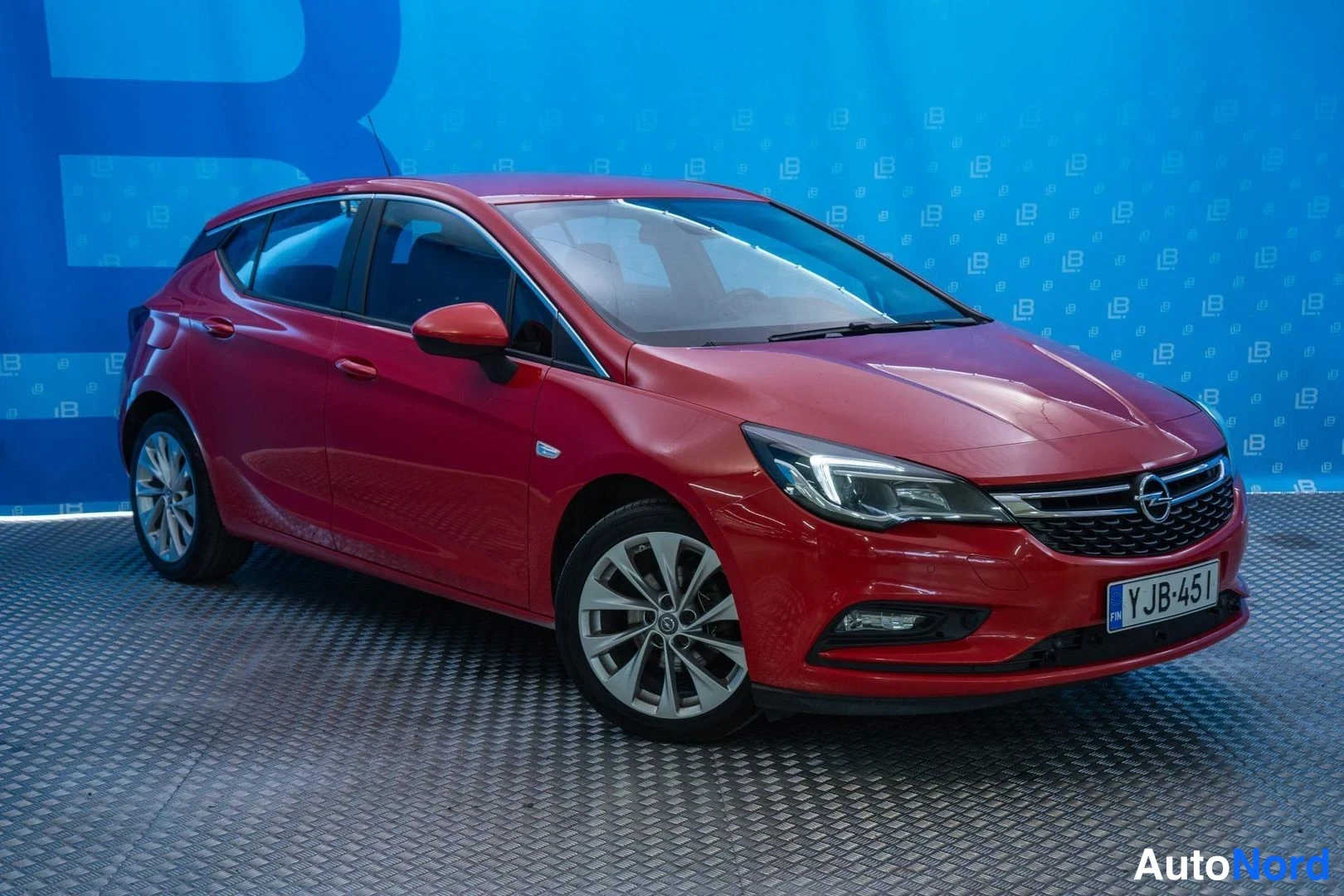 Red Opel Astra 2016, front three-quarter, nose to the right, photo 2