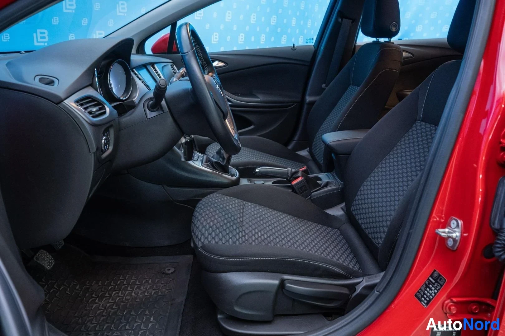 Red Opel Astra 2016, front seats, photo 10