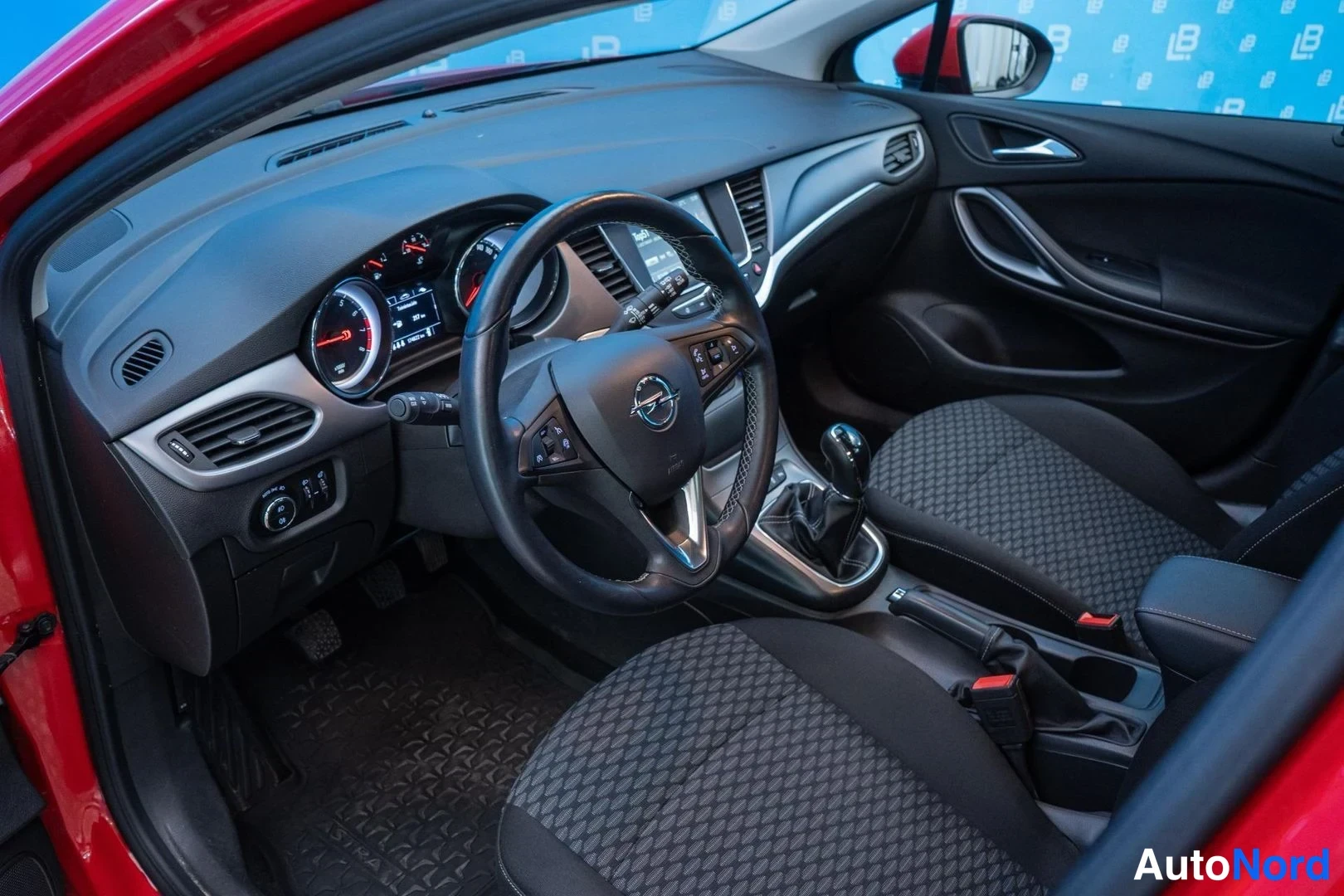 Red Opel Astra 2016, cockpit, photo 7