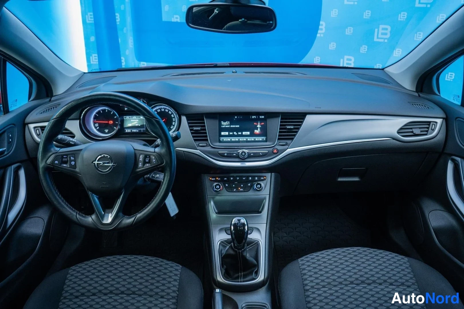 Red Opel Astra 2016, cockpit, photo 8