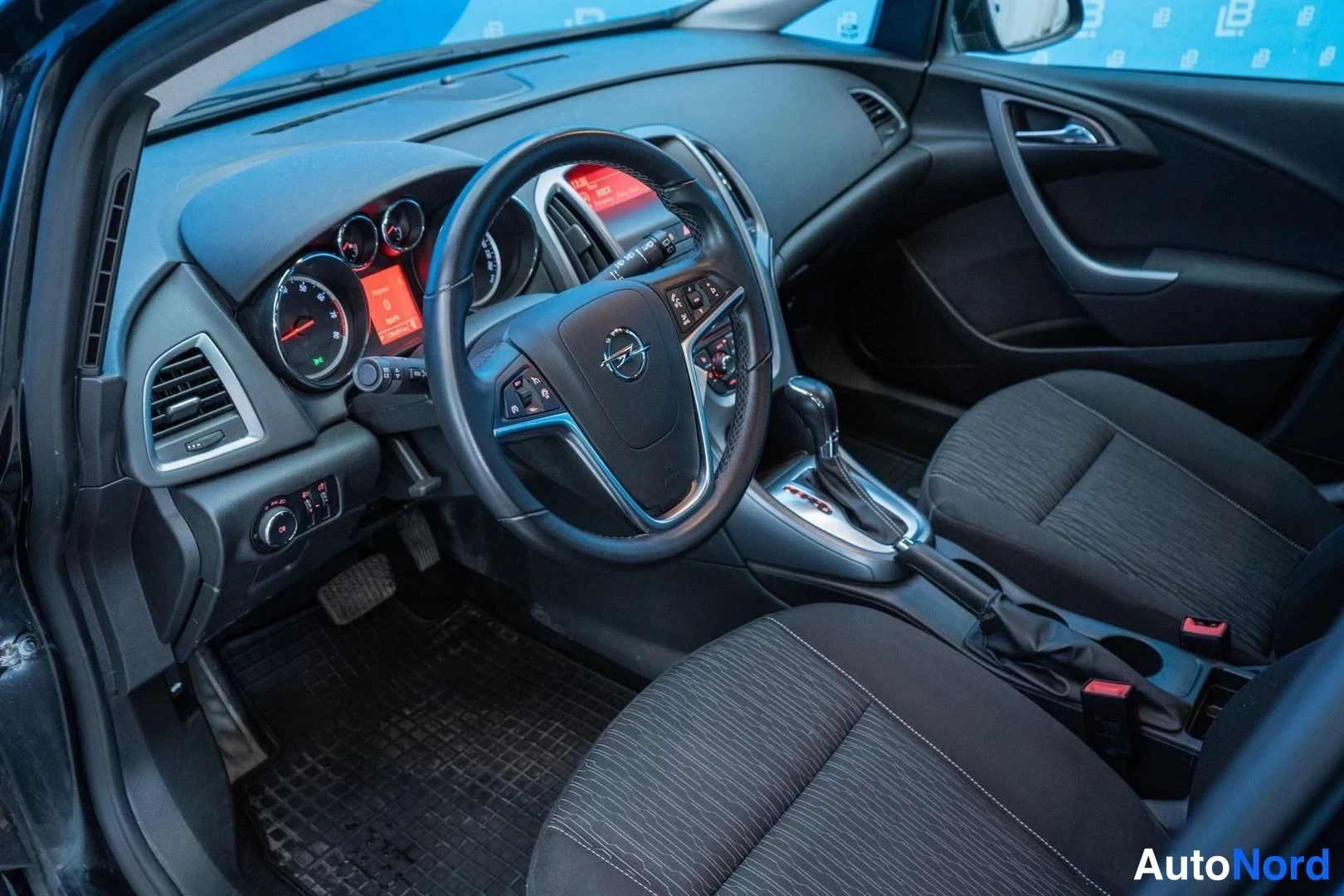 Black Opel Astra 2013, cockpit, photo 10