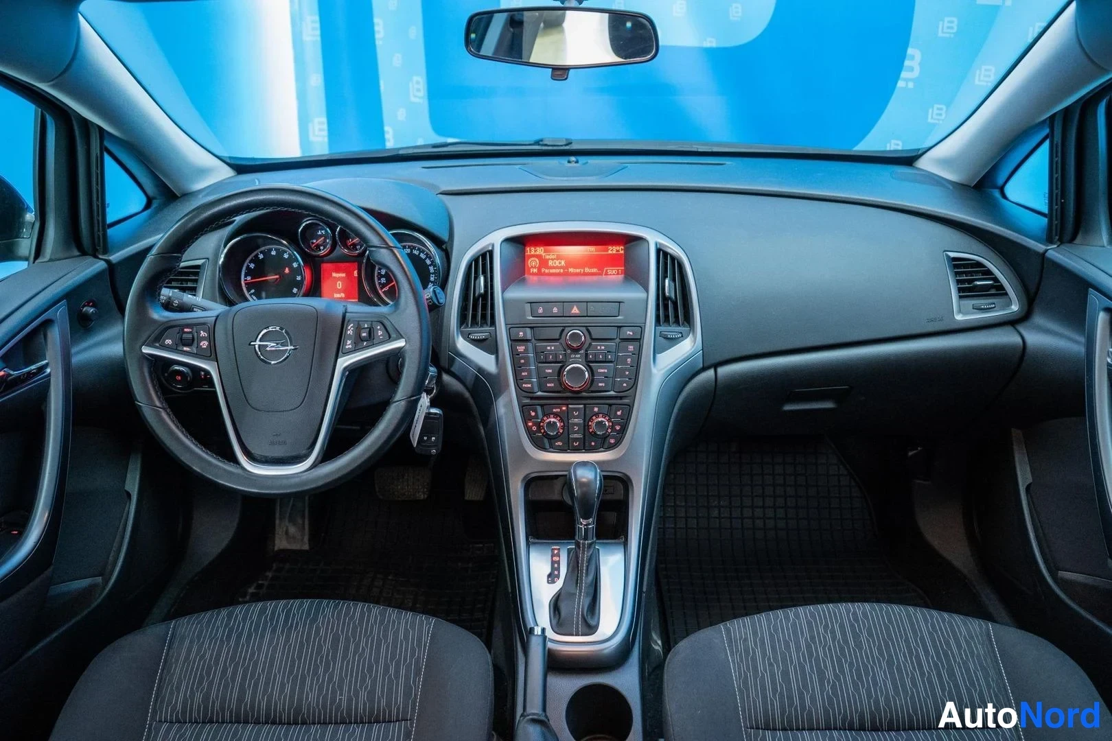 Black Opel Astra 2013, cockpit, photo 8