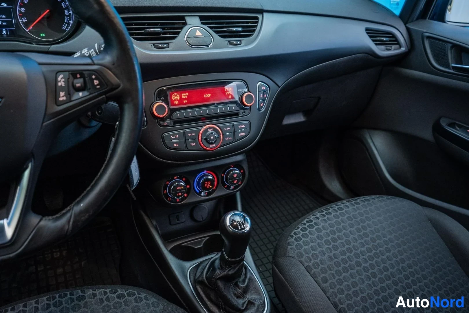 Green Opel Corsa 2016, cockpit, photo 9
