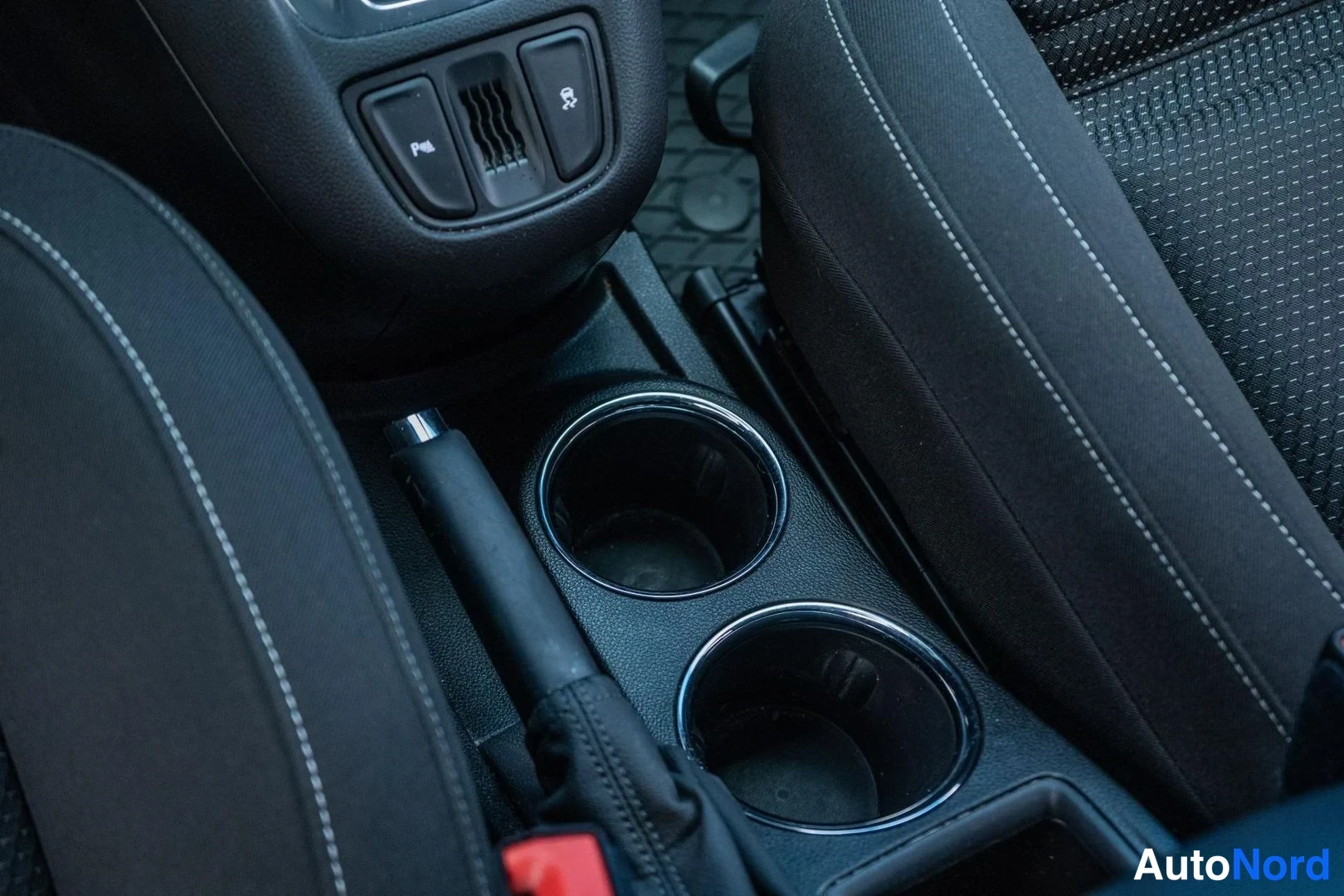 White Opel Zafira 2017, detail, photo 15
