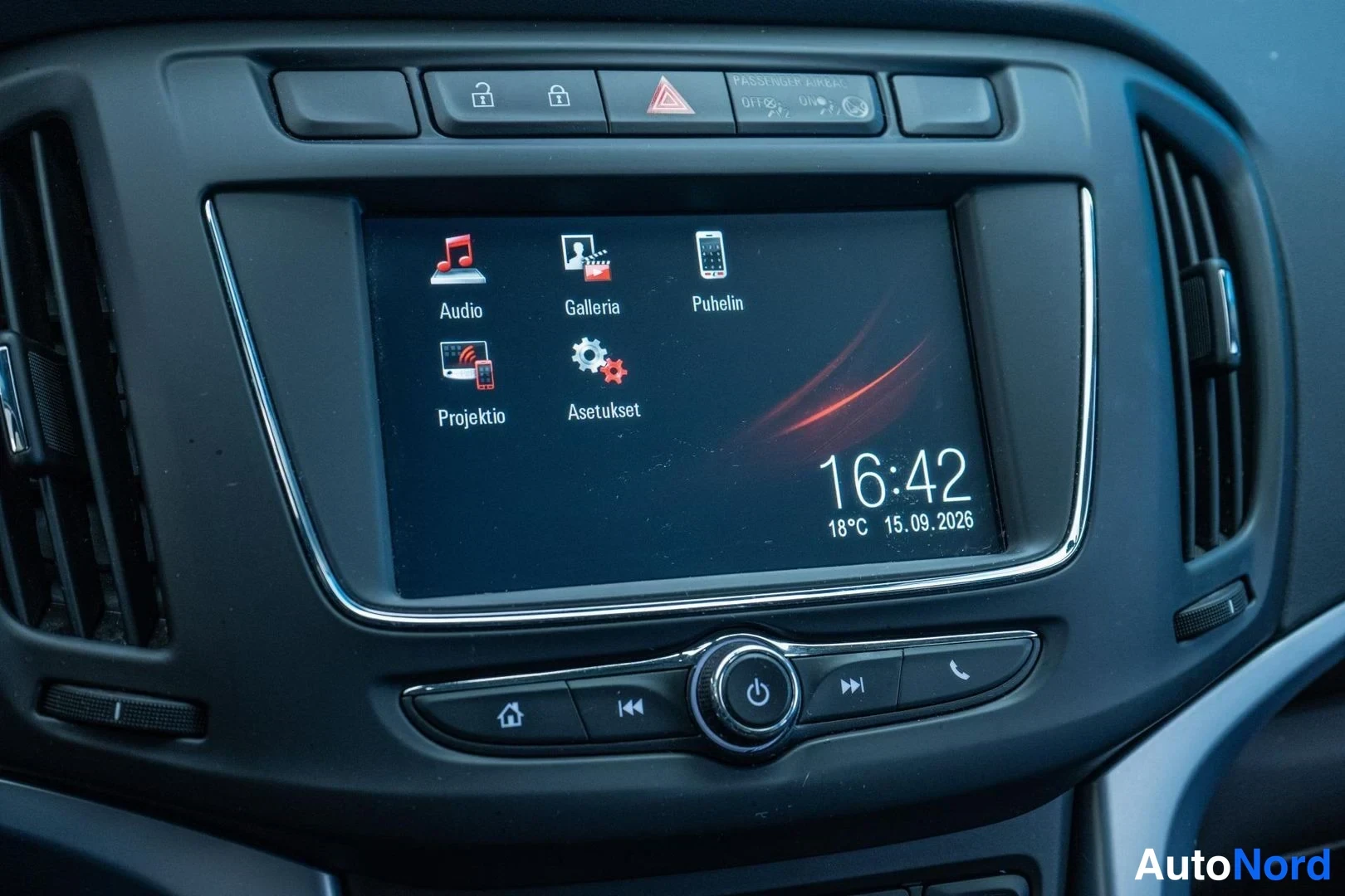 White Opel Zafira 2017, detail, photo 18