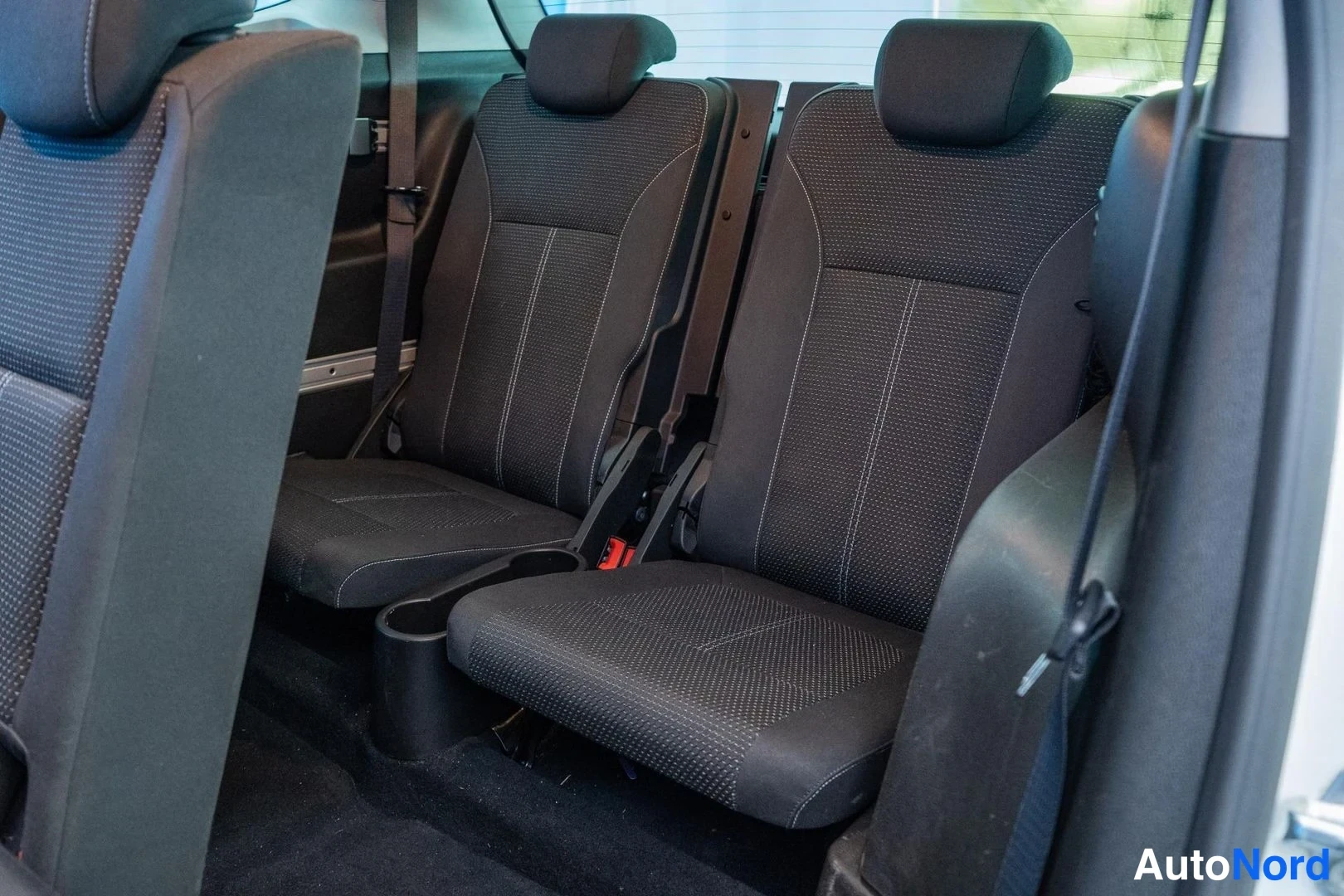 White Opel Zafira 2017, rear seats, photo 12