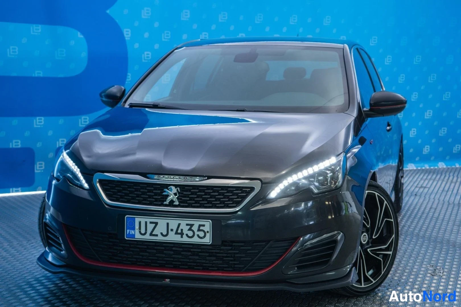Black Peugeot 308 2016, front three-quarter, nose to the left, photo 2