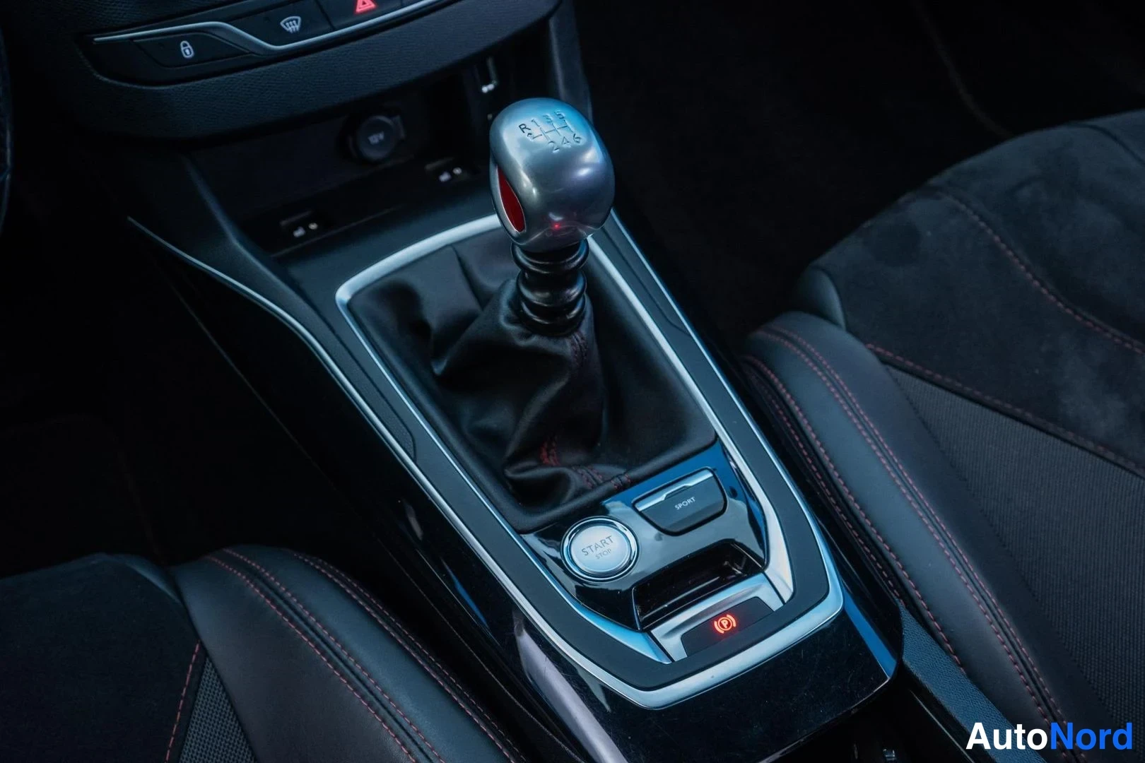 Black Peugeot 308 2016, detail, photo 13