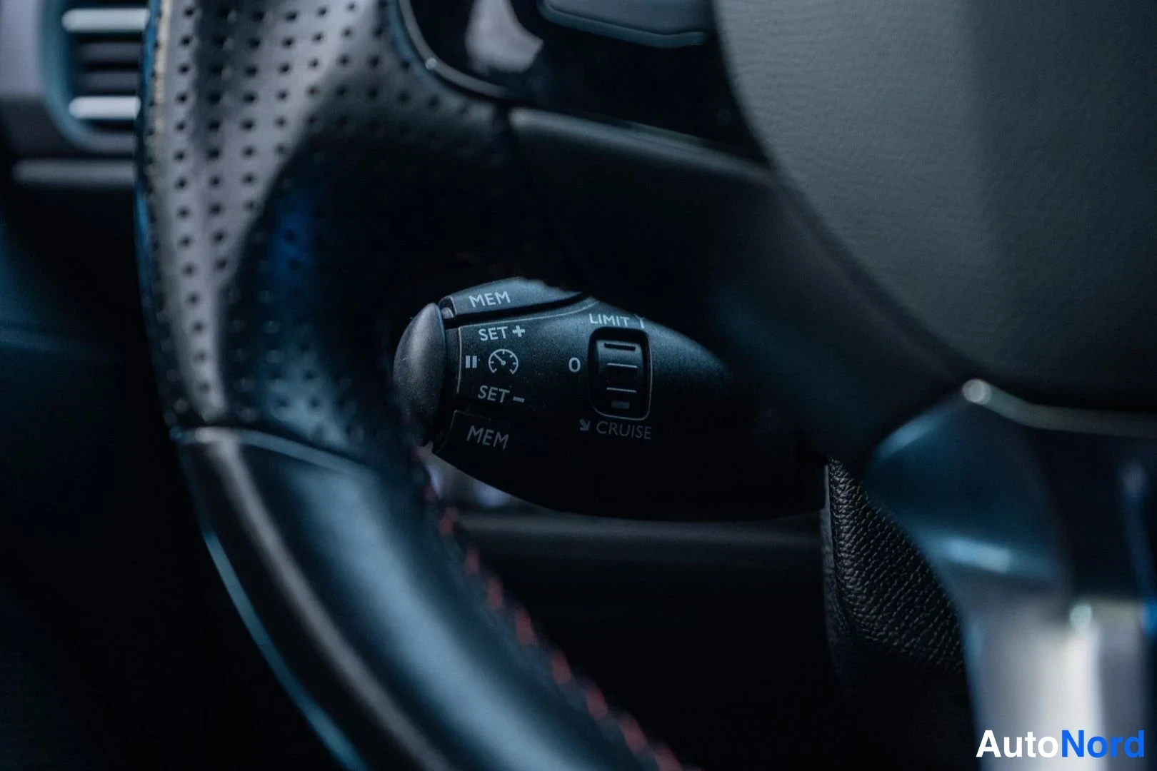 Black Peugeot 308 2016, detail, photo 17