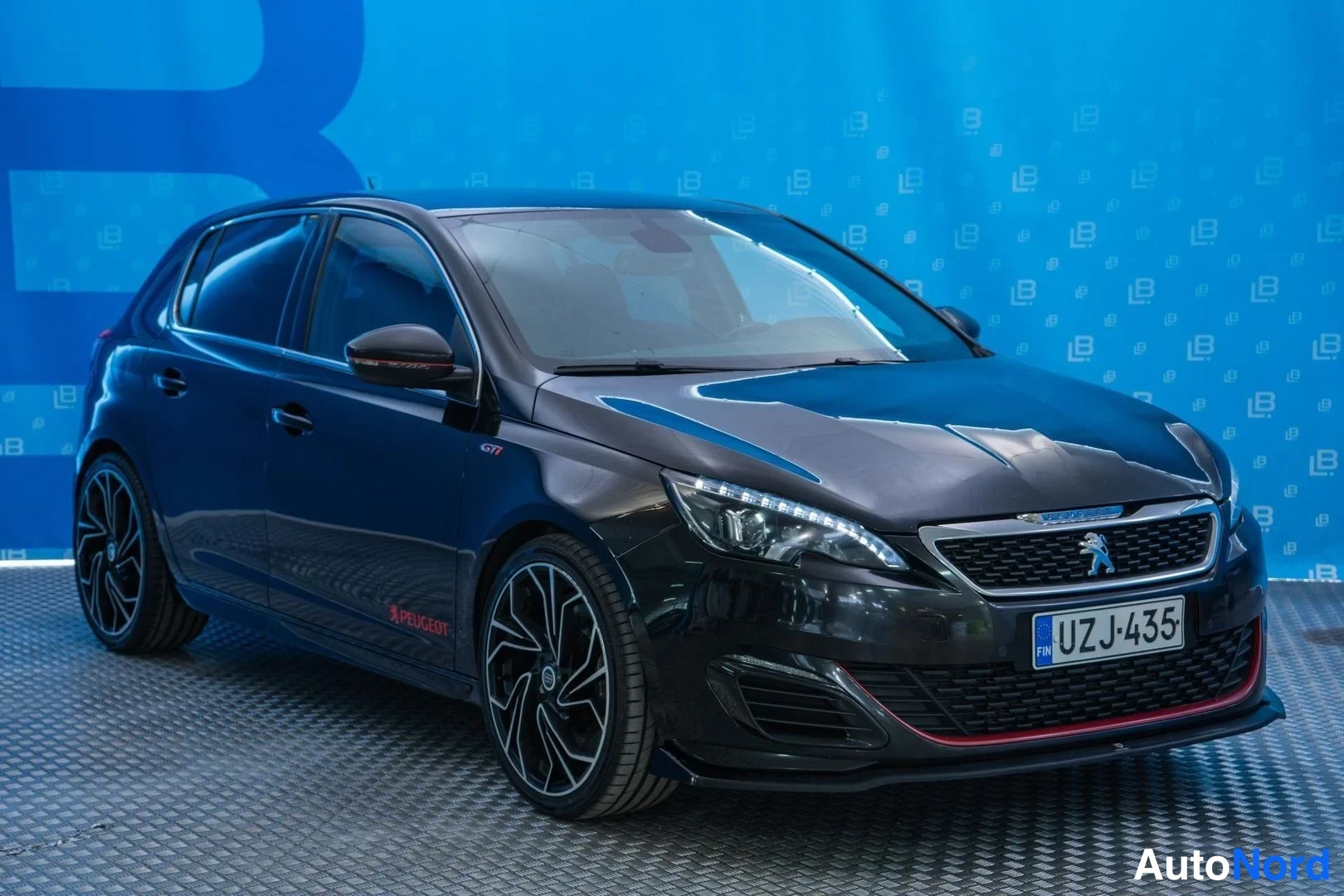 Black Peugeot 308 2016, front three-quarter, nose to the right, photo 3