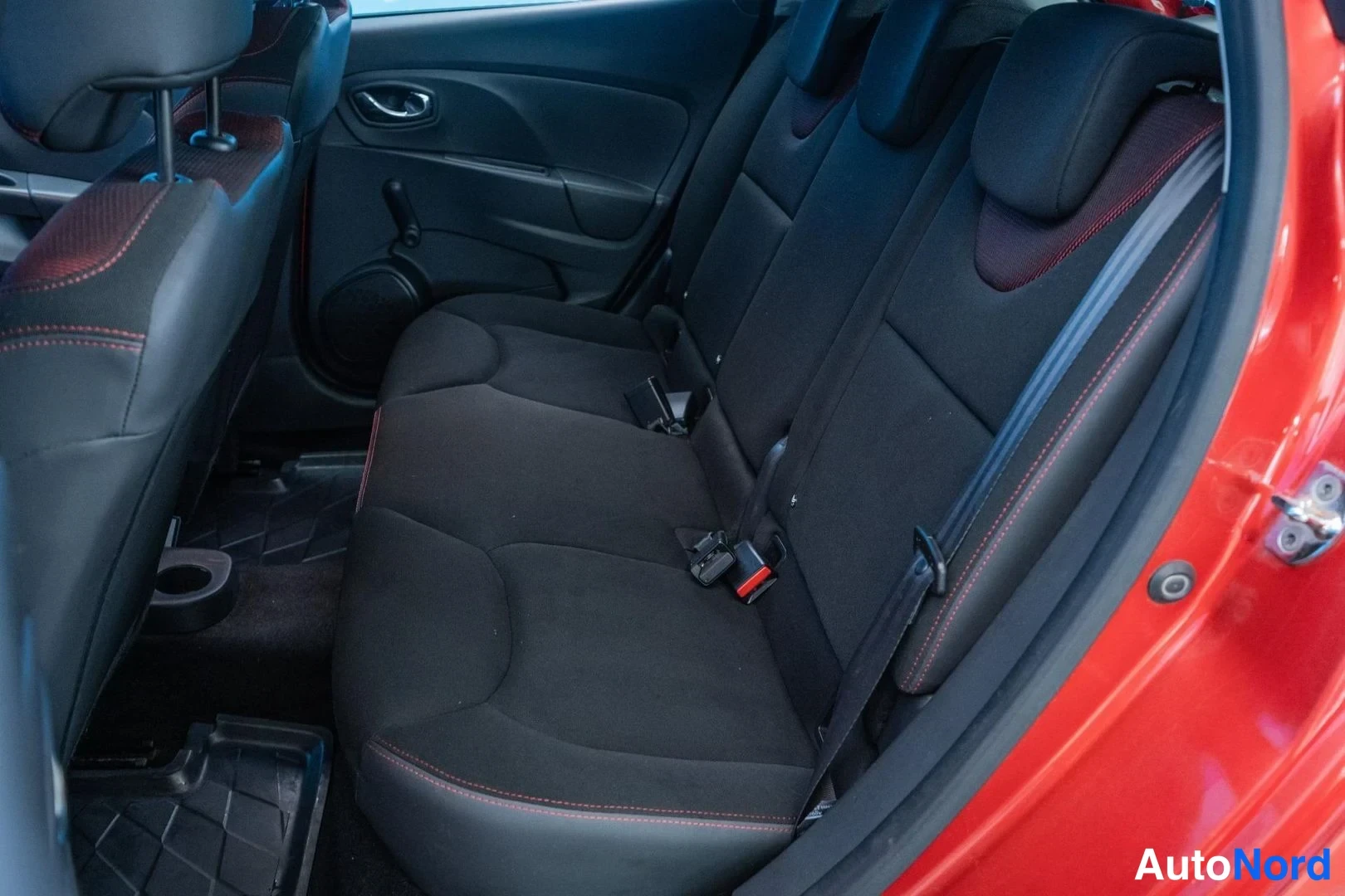 Red Renault Clio 2013, rear seats, photo 10