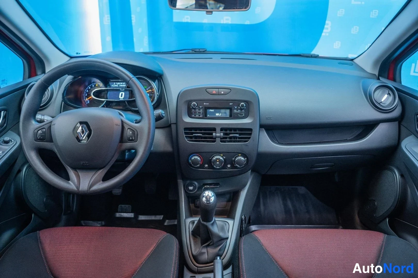 Red Renault Clio 2013, cockpit, photo 7