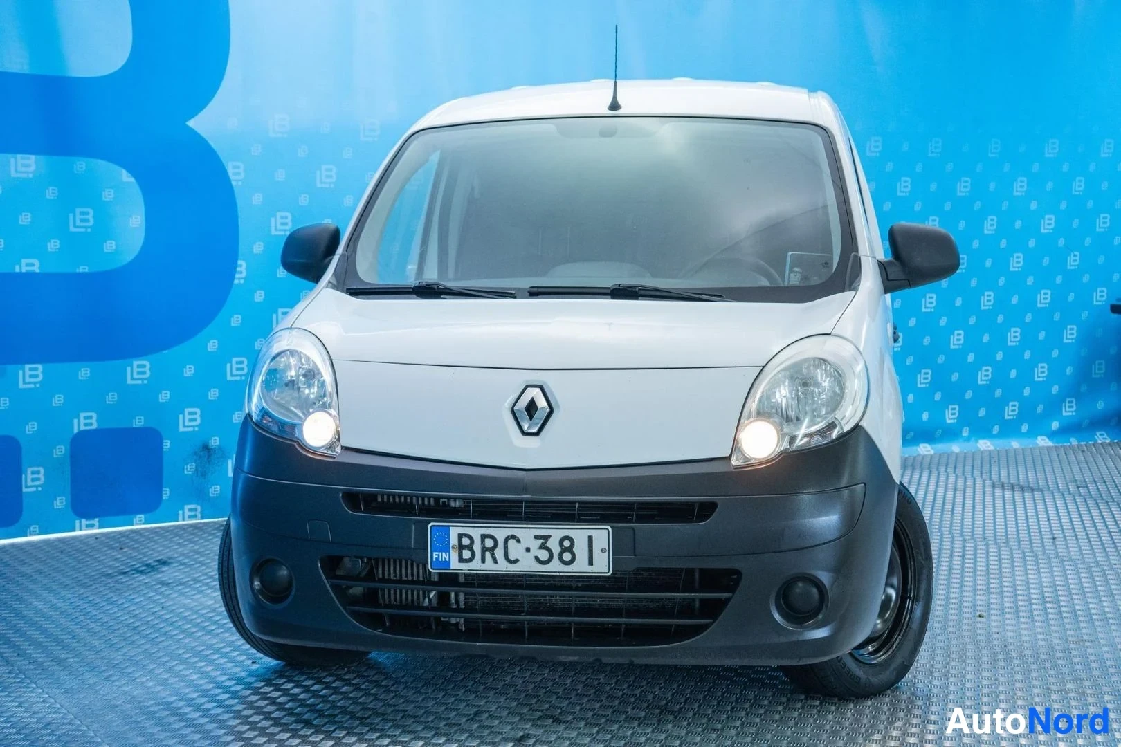 White Renault Kangoo Express 2013, front, photo 3