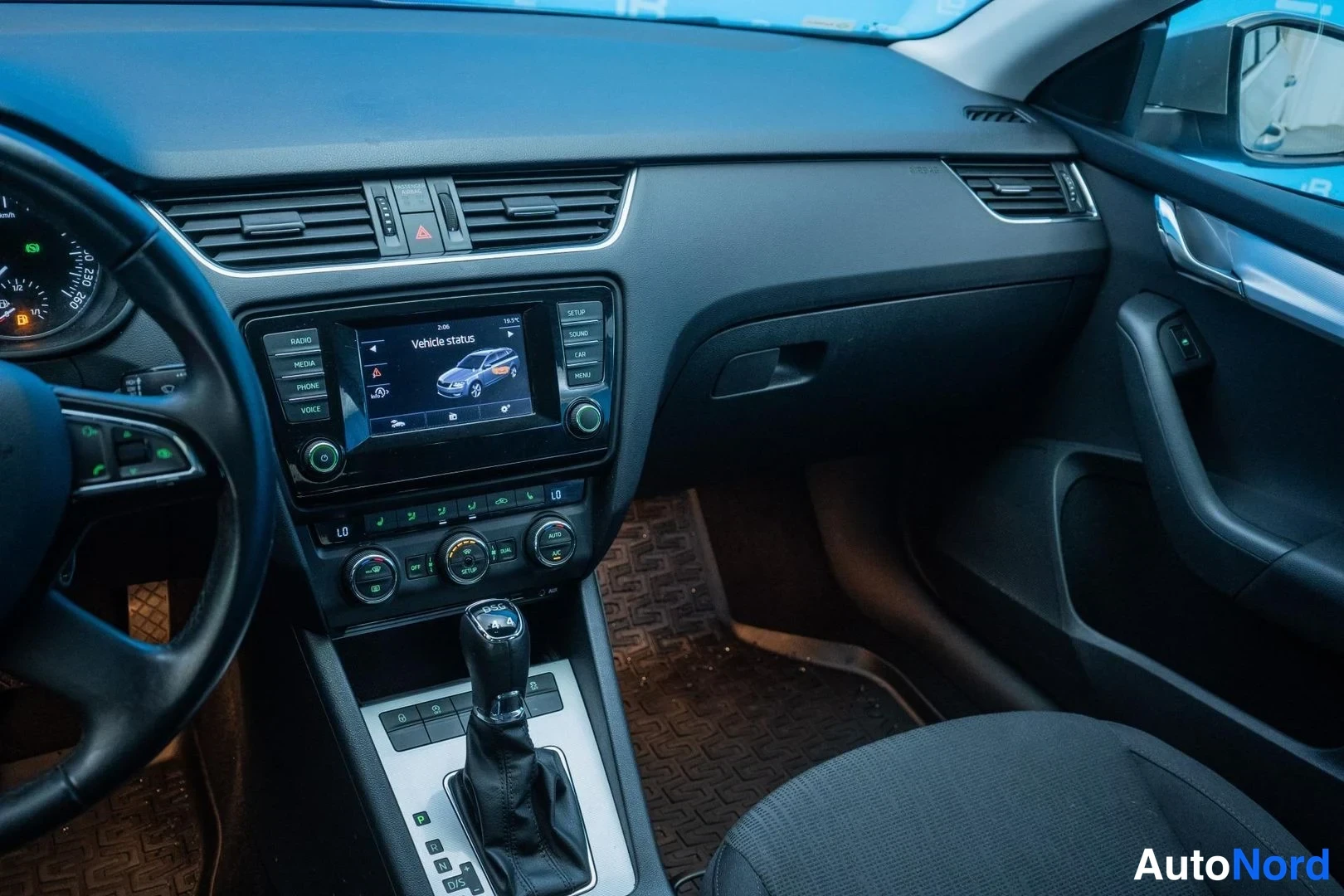 Beige Skoda Octavia 2014, cockpit, photo 9