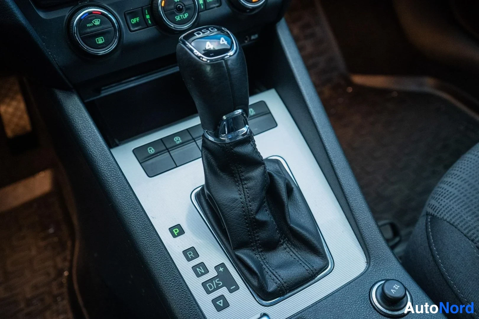 Beige Skoda Octavia 2014, detail, photo 13