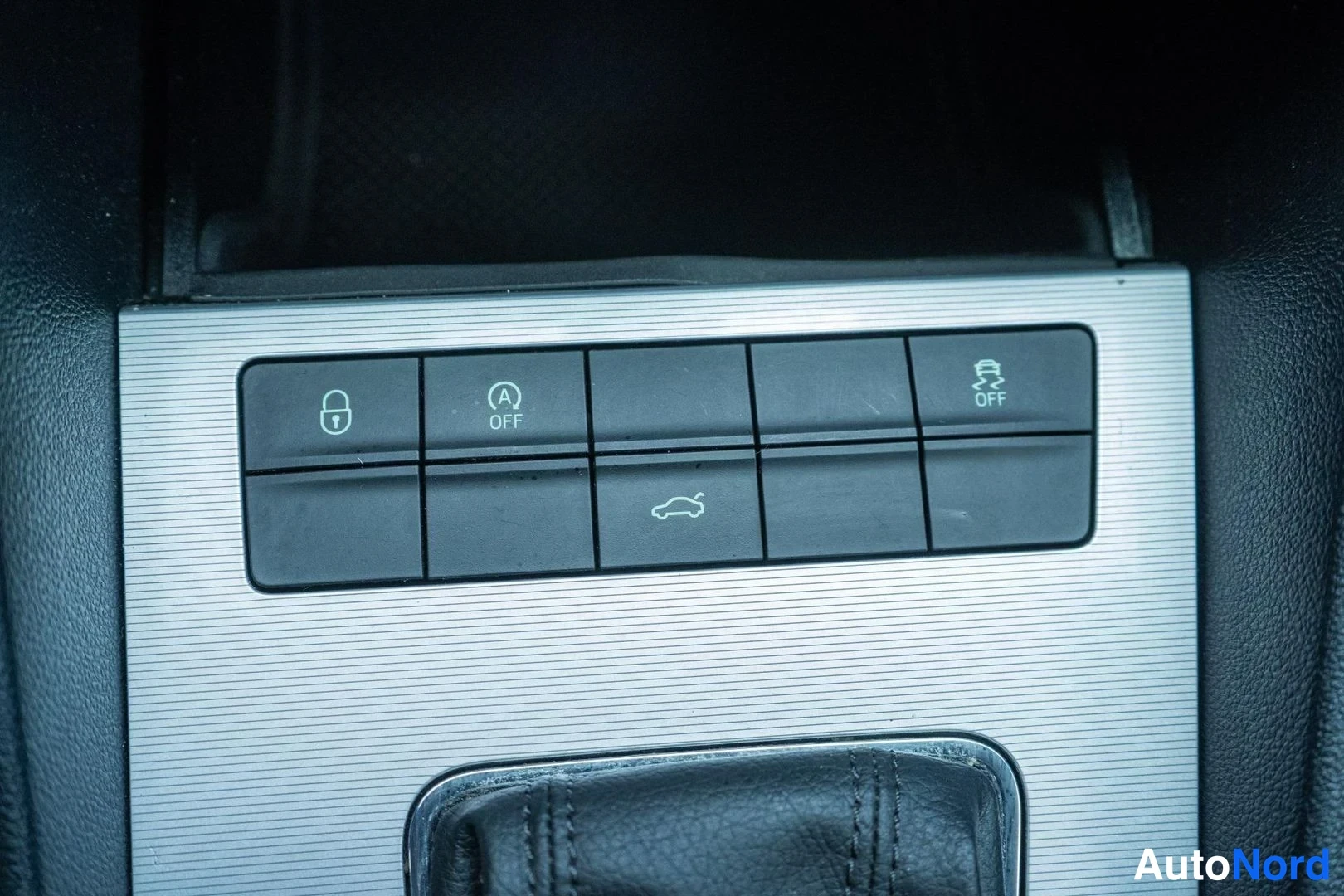 Beige Skoda Octavia 2014, detail, photo 14