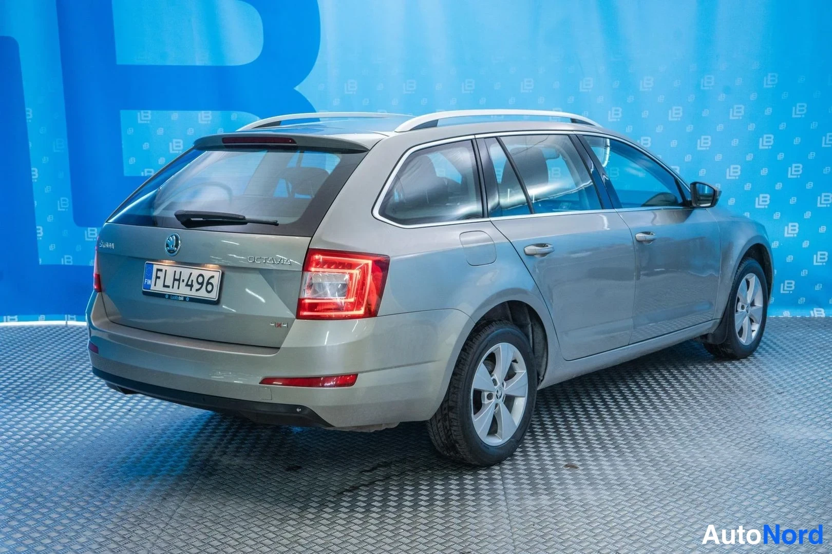 Beige Skoda Octavia 2014, rear three-quarter, photo 4