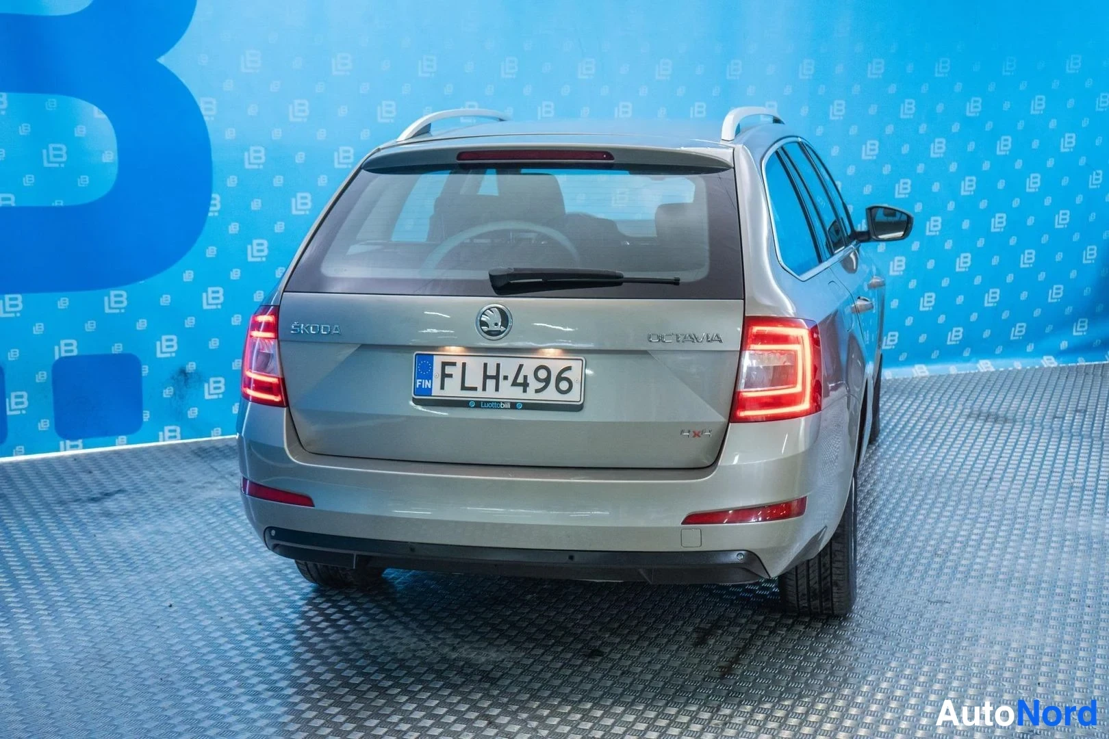 Beige Skoda Octavia 2014, rear three-quarter, photo 5