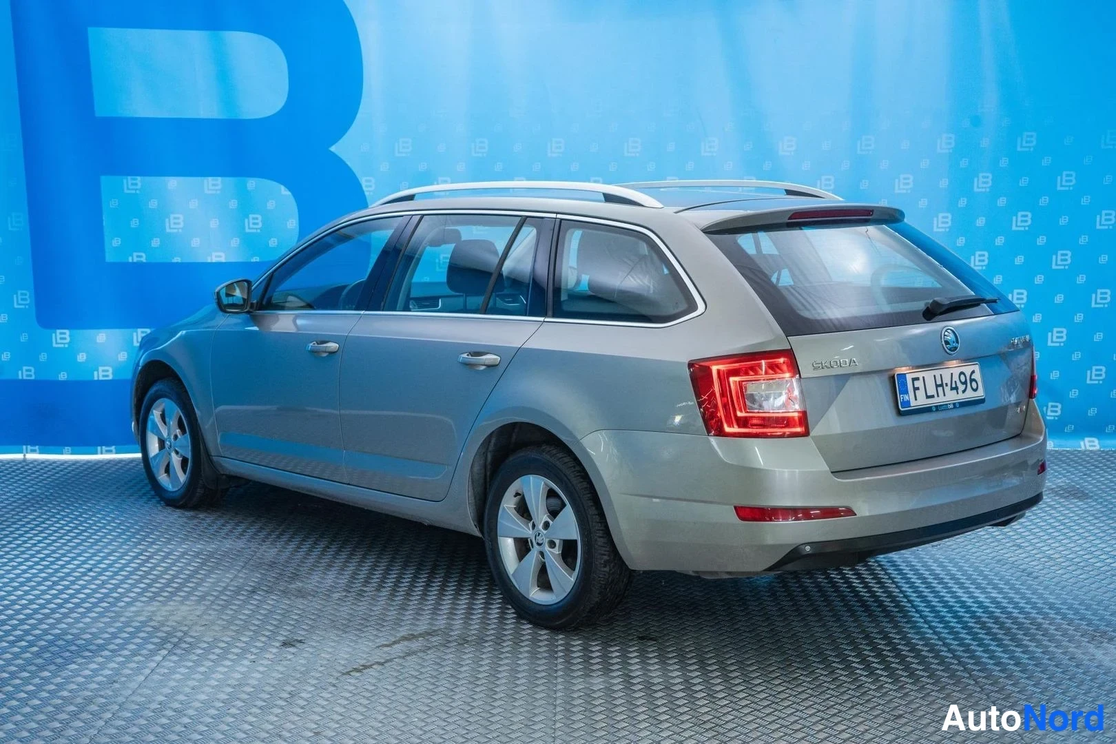Beige Skoda Octavia 2014, rear three-quarter, photo 6