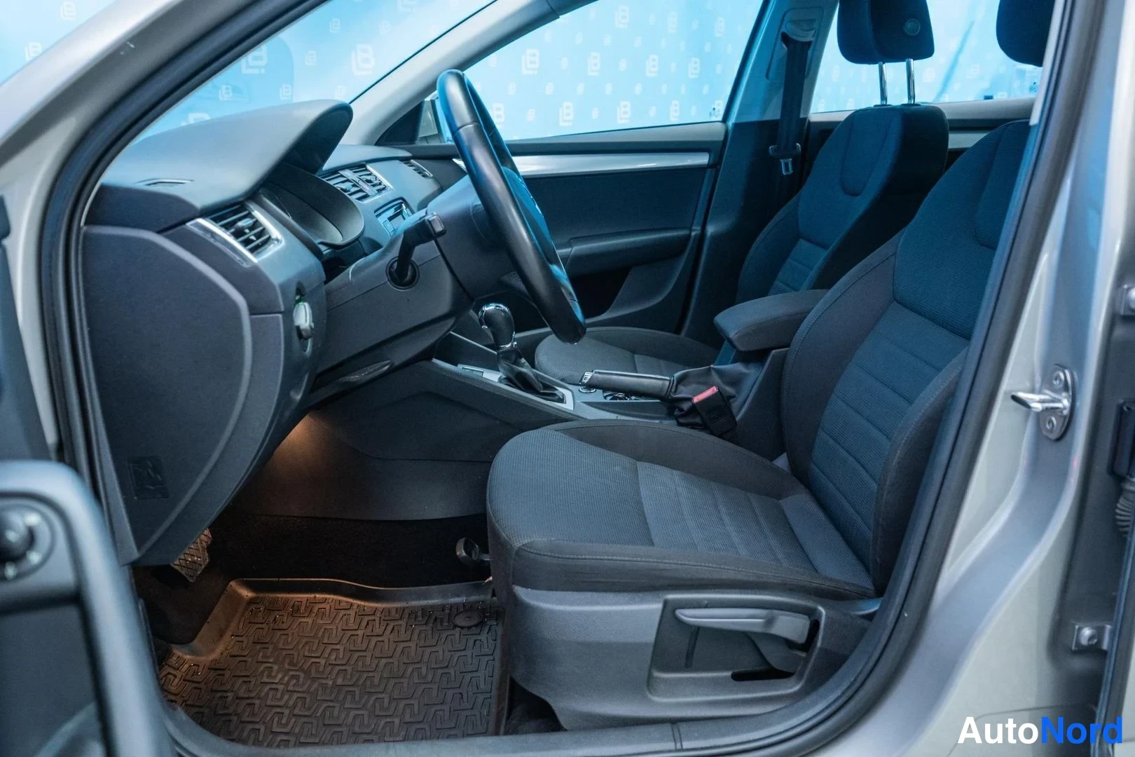 Beige Skoda Octavia 2014, front seats, photo 10