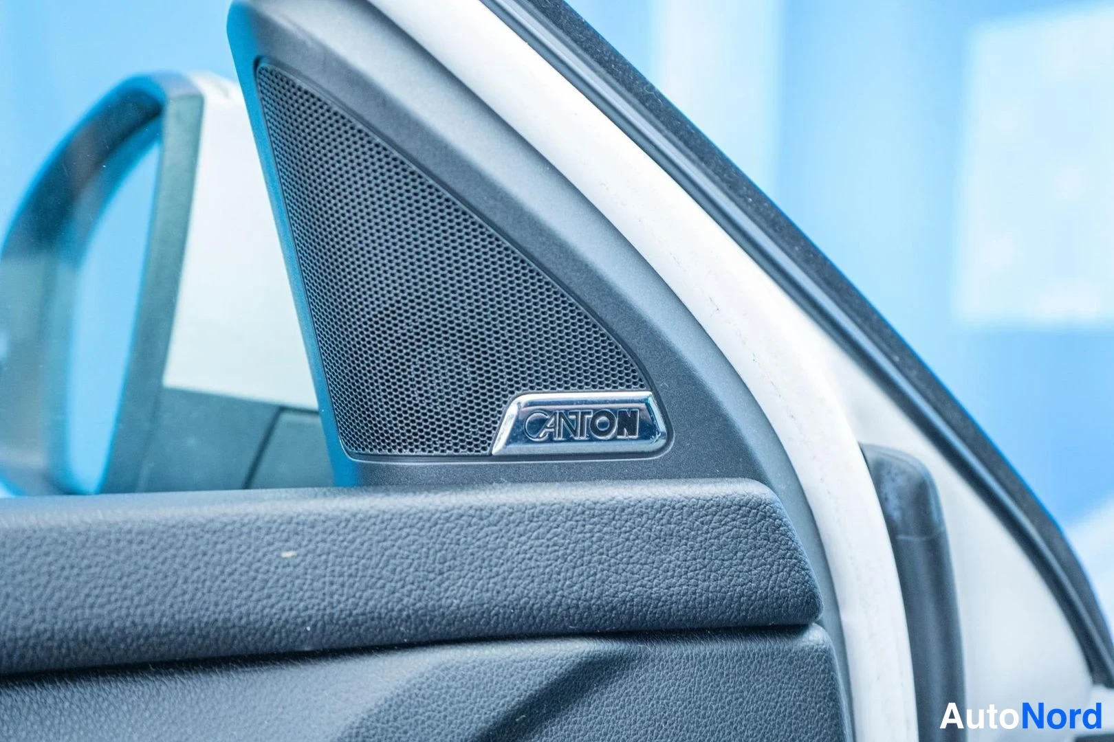 White Skoda Octavia 2015, detail, photo 15
