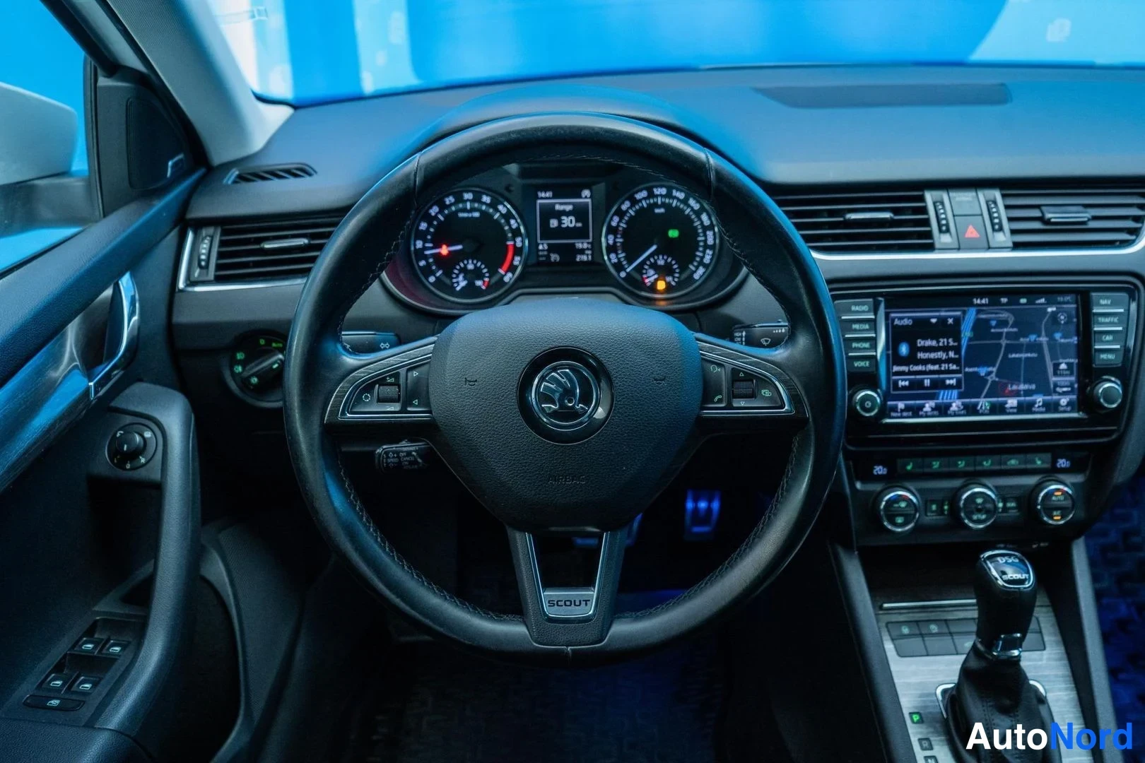 White Skoda Octavia 2015, cockpit, photo 8
