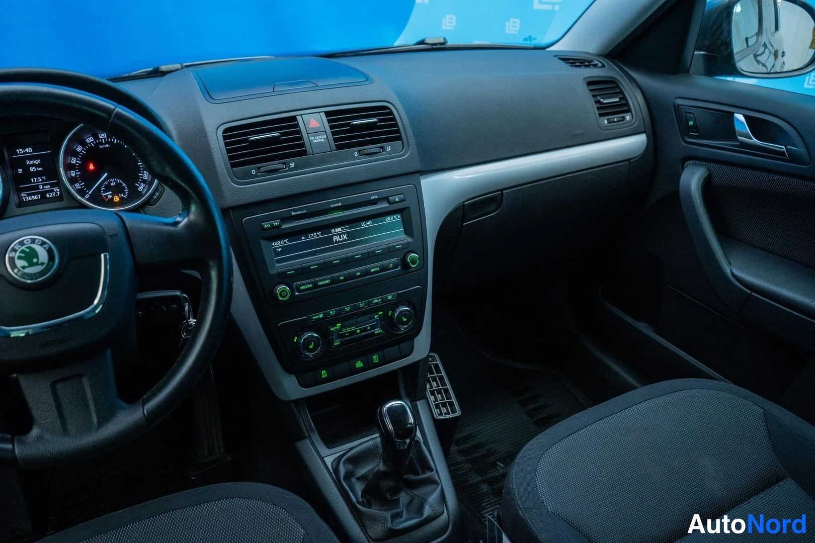 Beige Skoda Yeti 2012, cockpit, photo 10