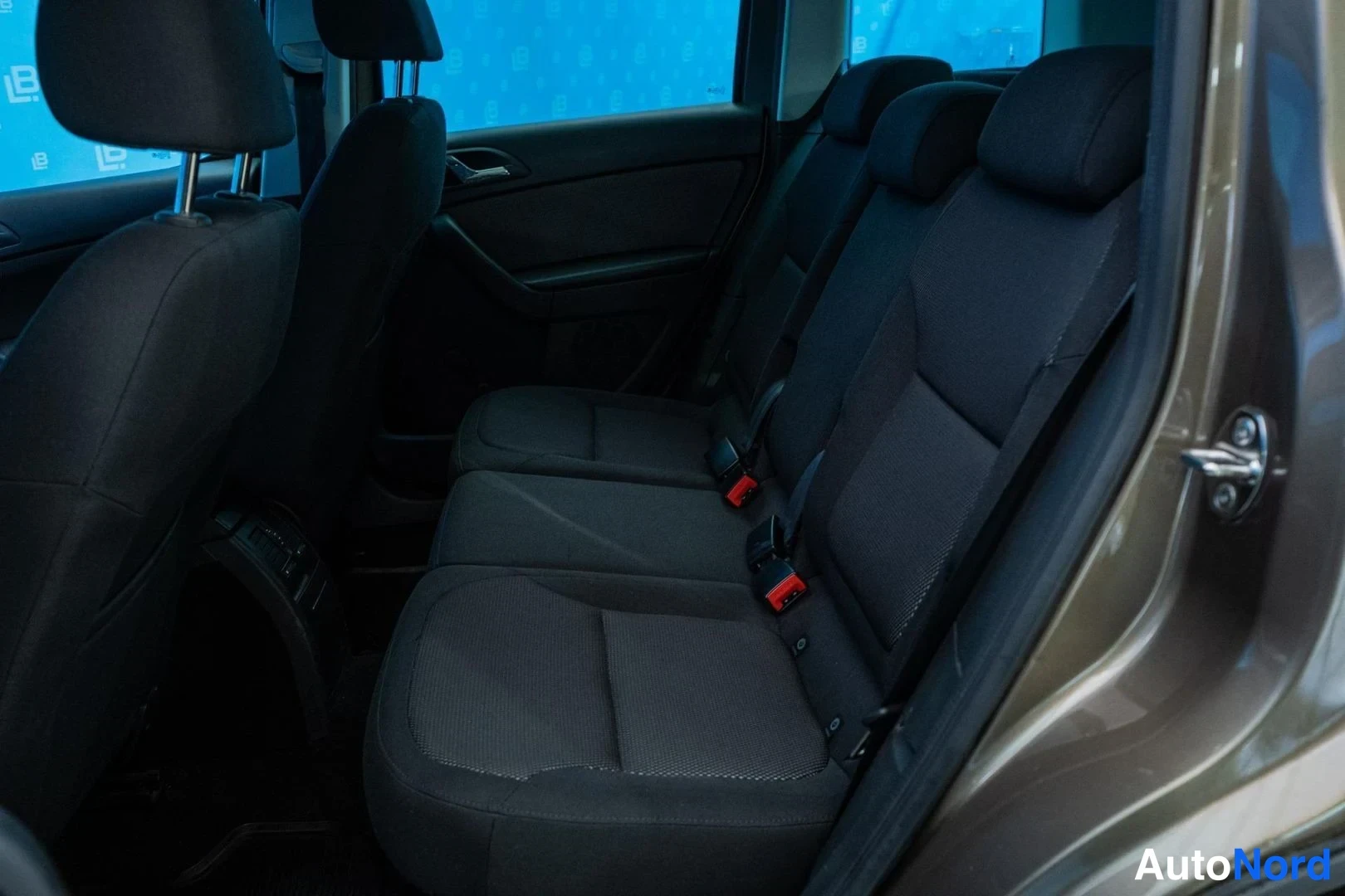 Beige Skoda Yeti 2012, rear seats, photo 12