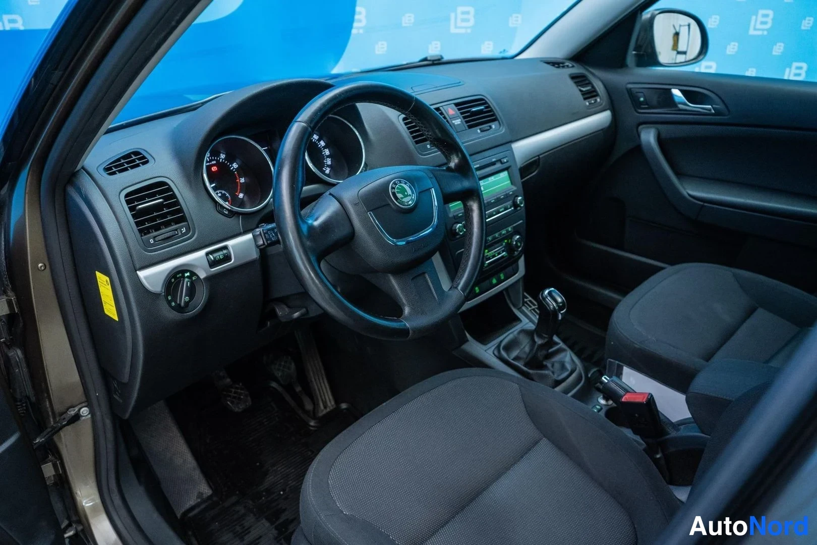 Beige Skoda Yeti 2012, cockpit, photo 7