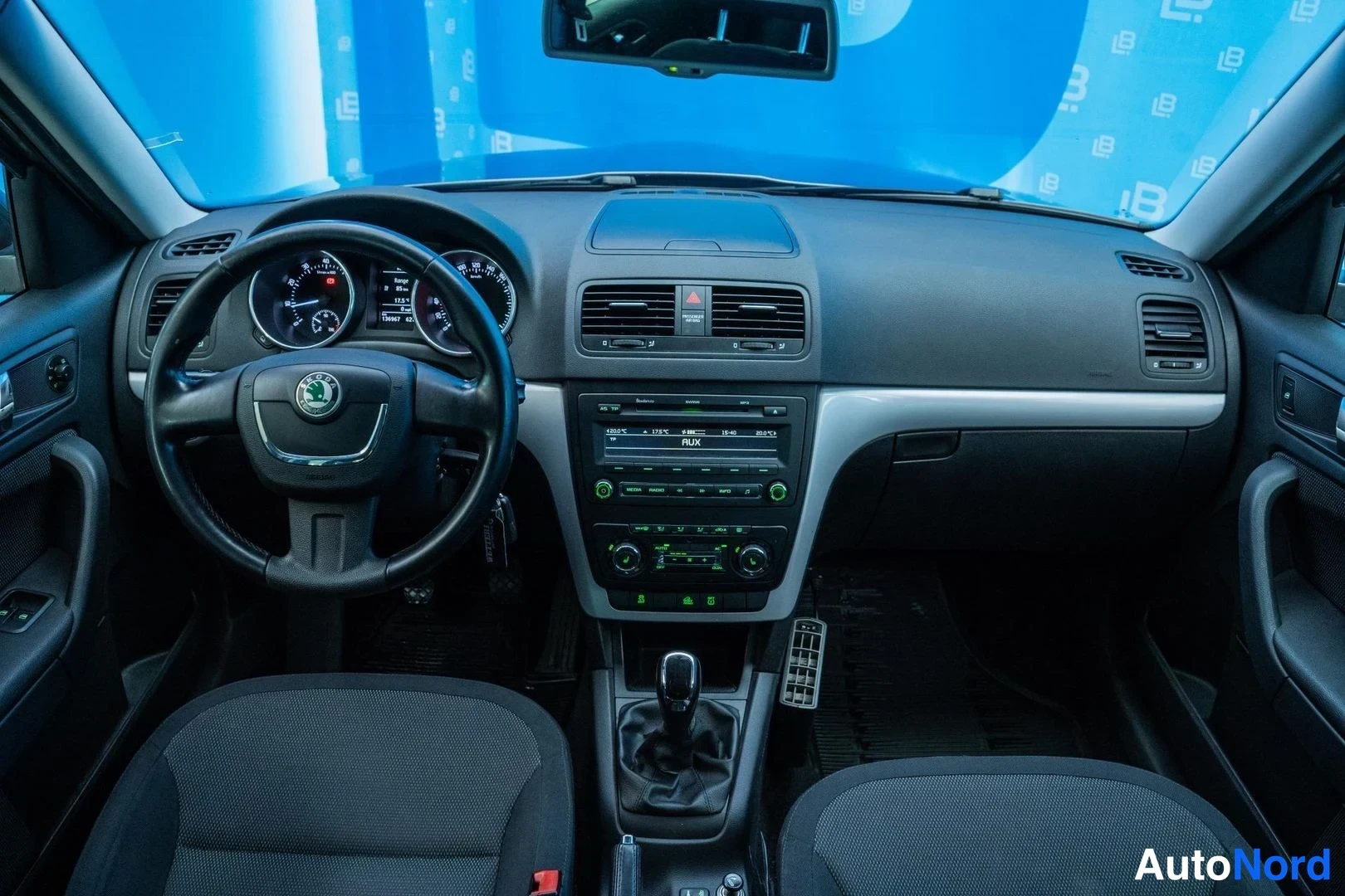 Beige Skoda Yeti 2012, cockpit, photo 8