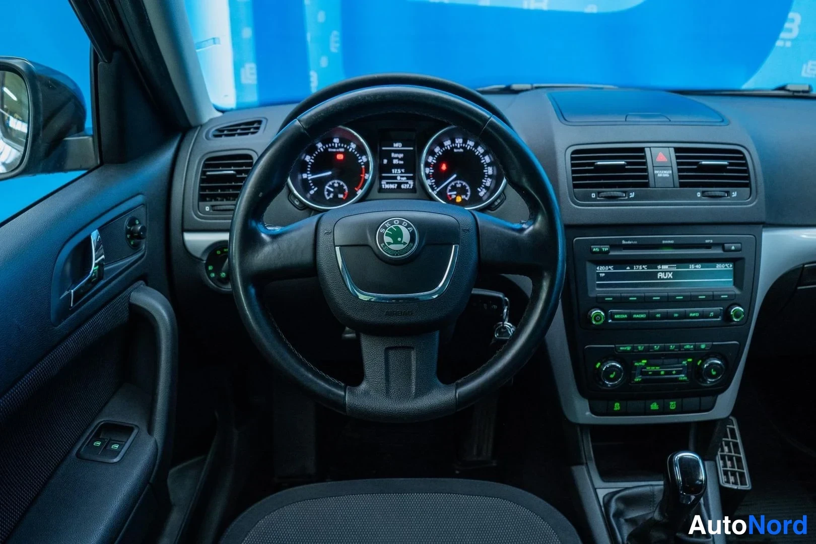 Beige Skoda Yeti 2012, cockpit, photo 9