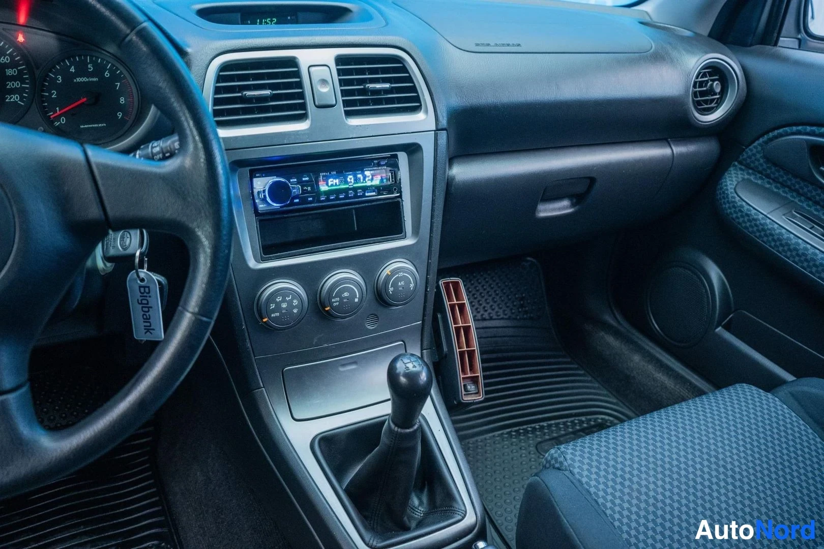Silver Subaru Impreza 2007, cockpit, photo 8