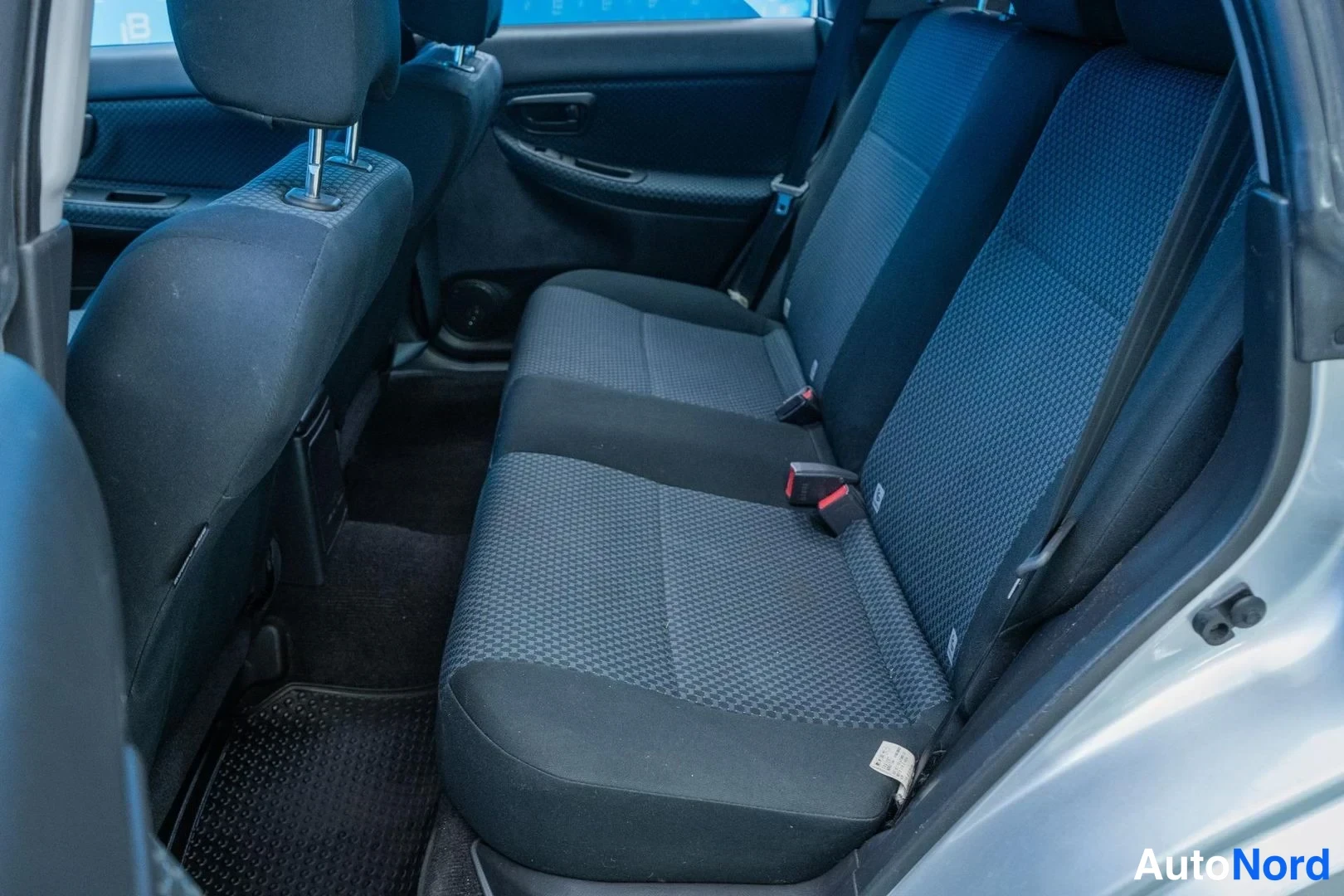 Silver Subaru Impreza 2007, rear seats, photo 12